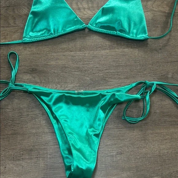 Vibrant Green Triangle Bikini Set - Picture 3 of 3